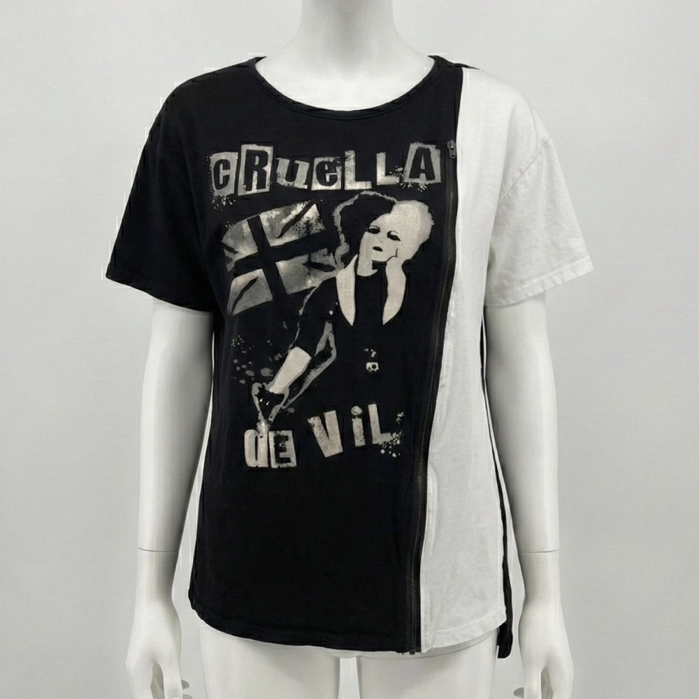 Her Universe Disney Cruella De Vil Split Zipper Graphic Tee Plus Size 0
